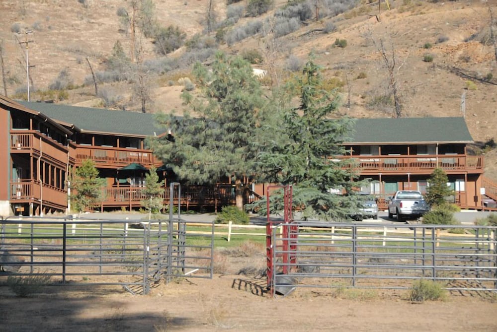 Corral Creek Lodge