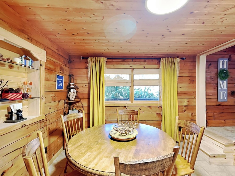 Cozy Cabin by Taylor Made Deep Creek