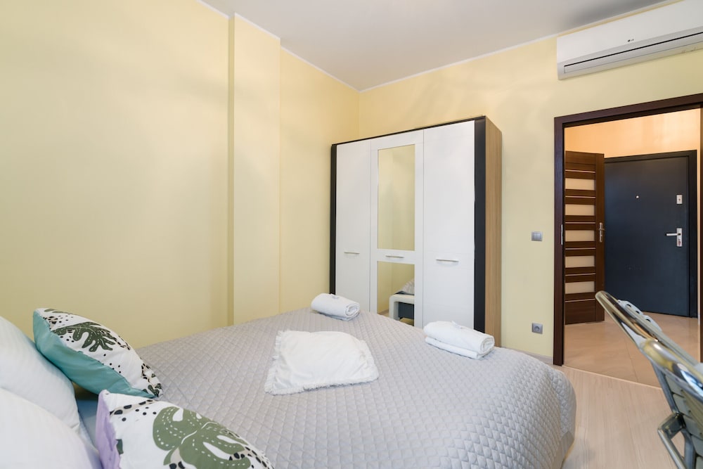 Poznan Centre Apartment by Renters view 2