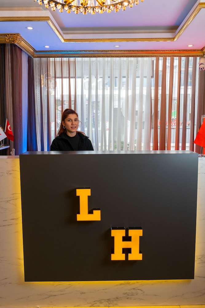 Loss Hotel - Image 14