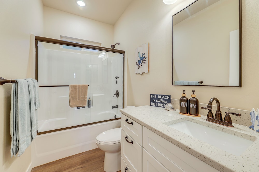 Family-friendly Florence Home: 3 Mi to the Coast!