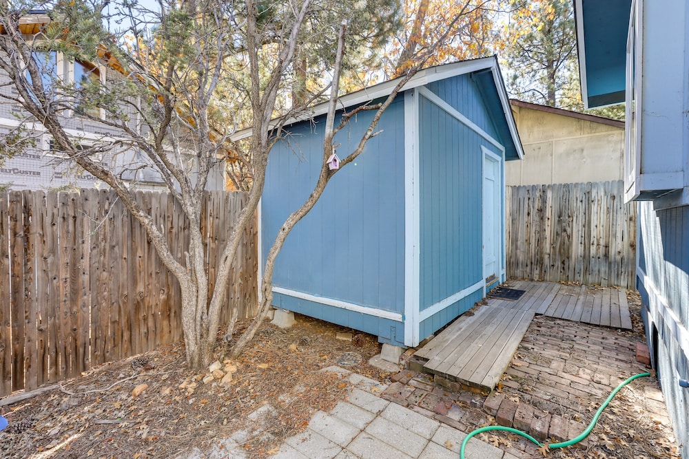 Sugarloaf Cabin w/ Fireplace Near Big Bear Lake - Property Image 5