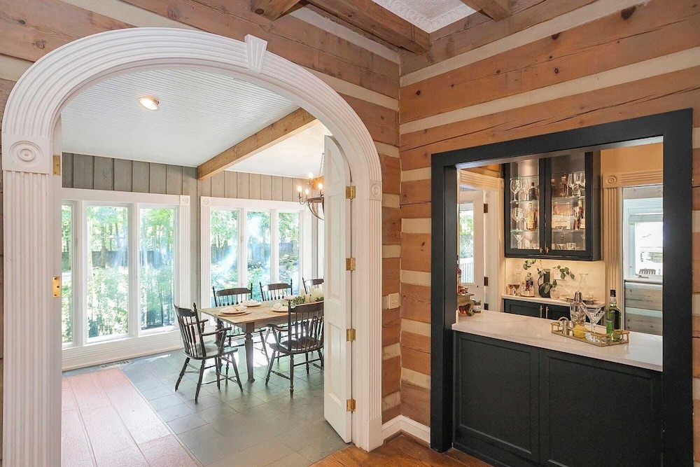 35 Acre Villa w/ Pool, Spa, Wine Cellar & Gym + Near Golf Club La Pearla Ranch by Avantstay
