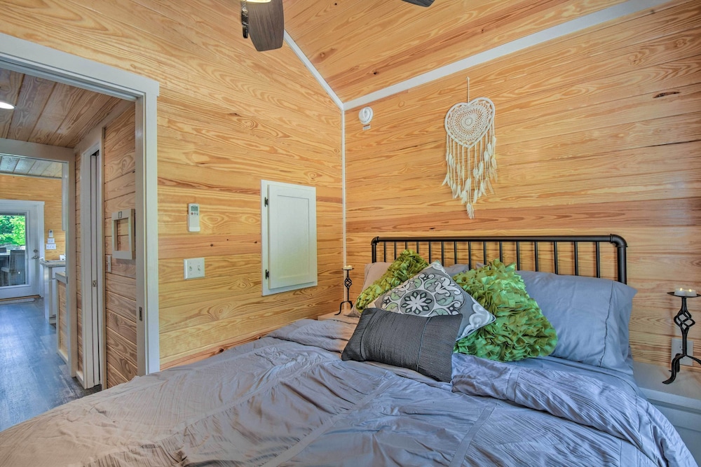 Lakeside Tiny Home Retreat w/ Pool & Hot Tub