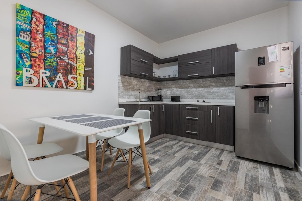 NEW Modern Stylish 6BR 6BA Villa Near Palmbeach