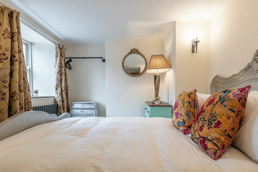 Eilmers Cottage Lovely 4BD in Malmesbury