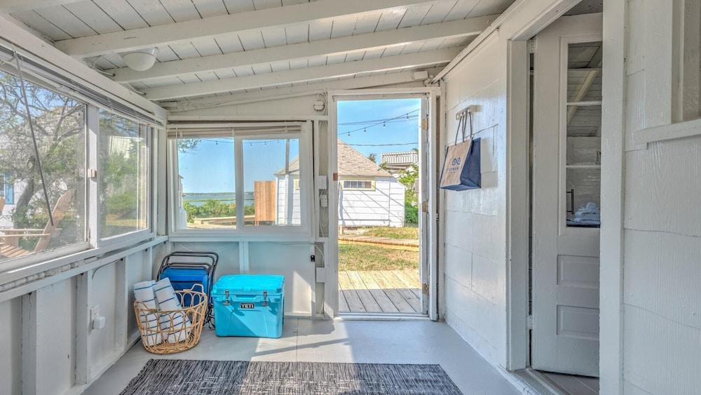 Bungalow 5 - 1br, Water View view 5