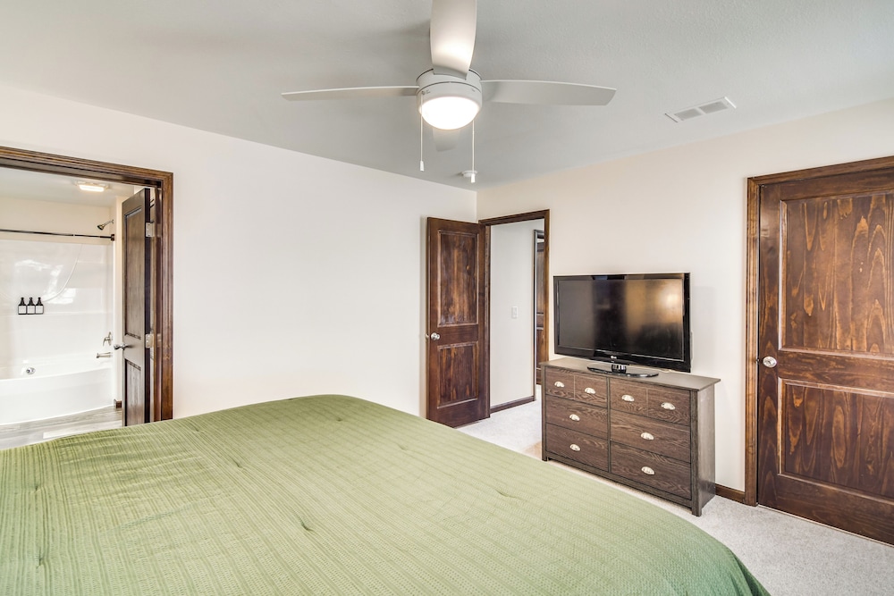 Fairplay Family Cabin on 2 + Acres! 25-0283