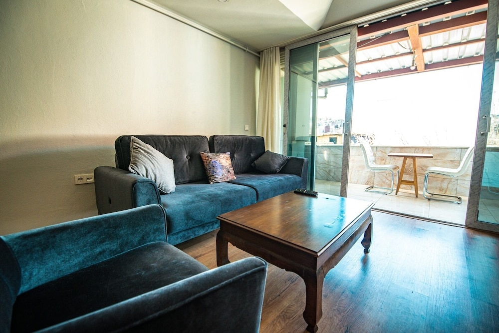 Yaghane Apartments