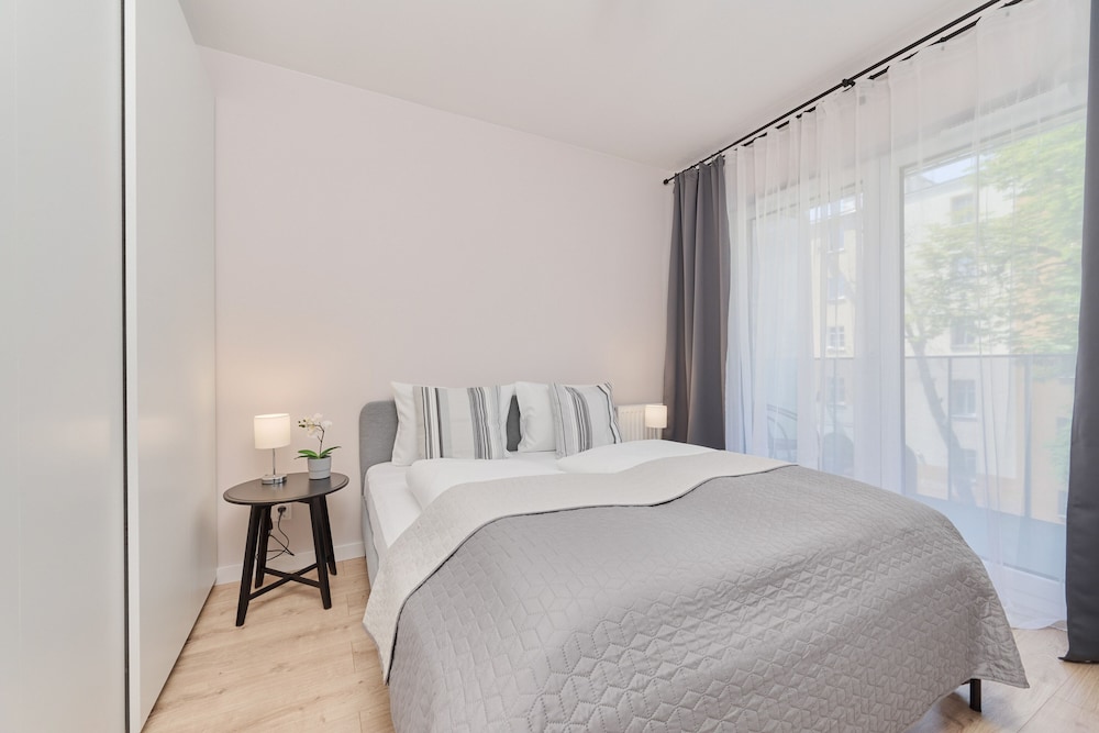 Elegant Apartment Kosciuszki by Renters view 2