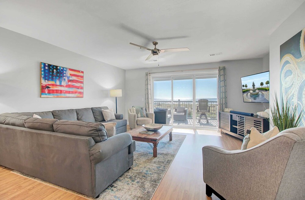 Beachfront 3bdr Condo w/ Pool & Deck Ocean Views Ocean Blvd #102 by Avantstay