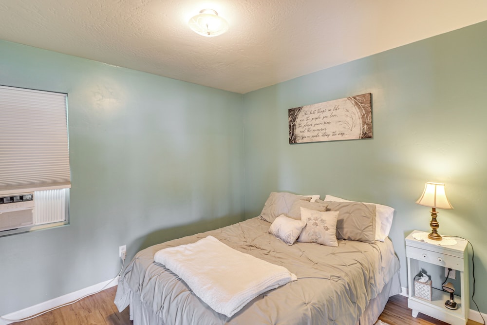 Mtn-view Eureka Apartment: Walk to Eateries!