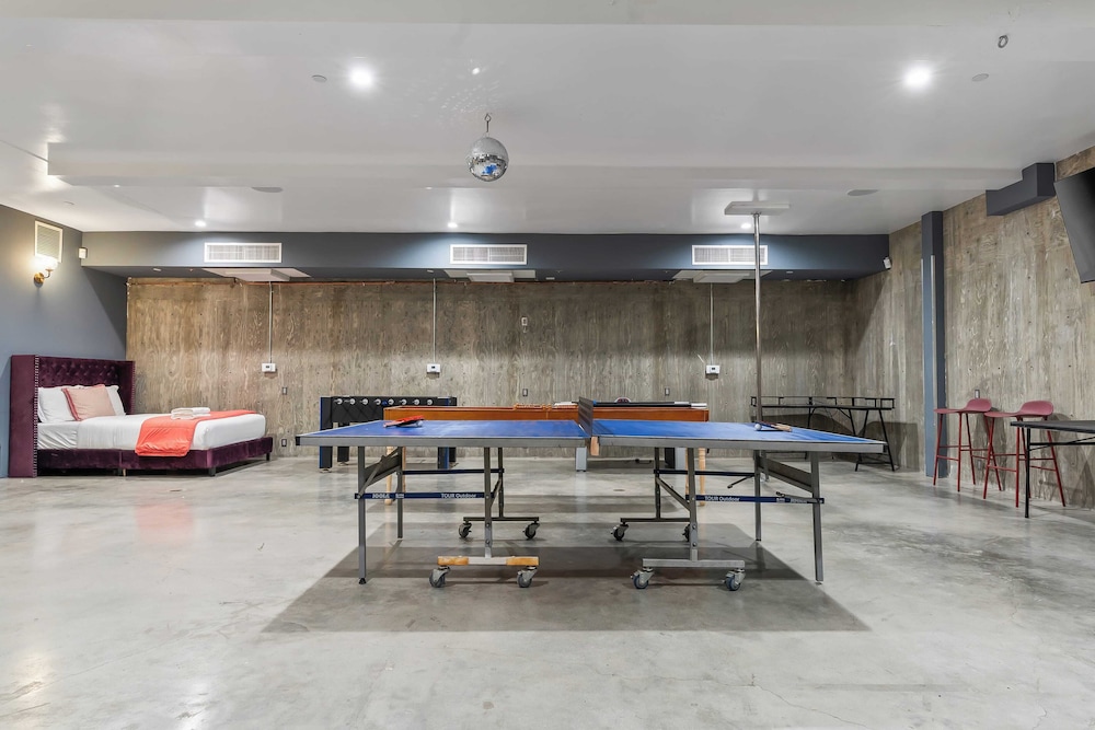 Luxe LA Escape w/ Pool, Views & Game Room Alta Vista Estate by Avantstay
