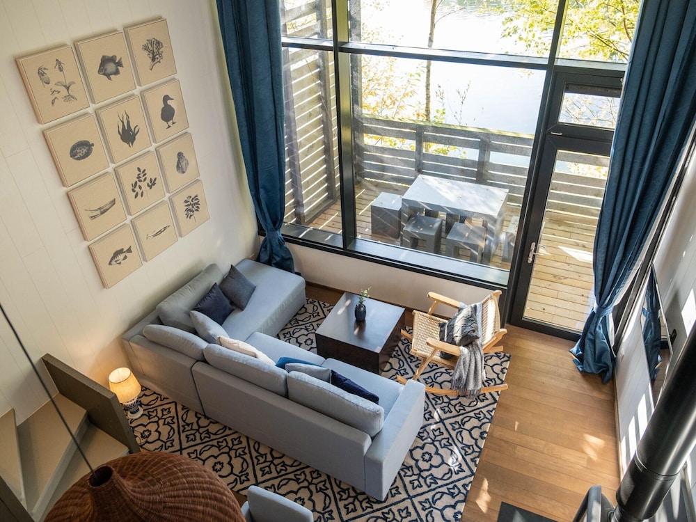 Spacious Mansion for 4 Guests