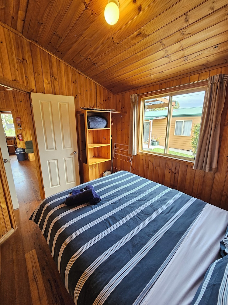 Snug Beach Cabin And Caravan Park