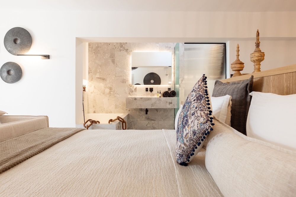 Athina Studios & Suites photo 2