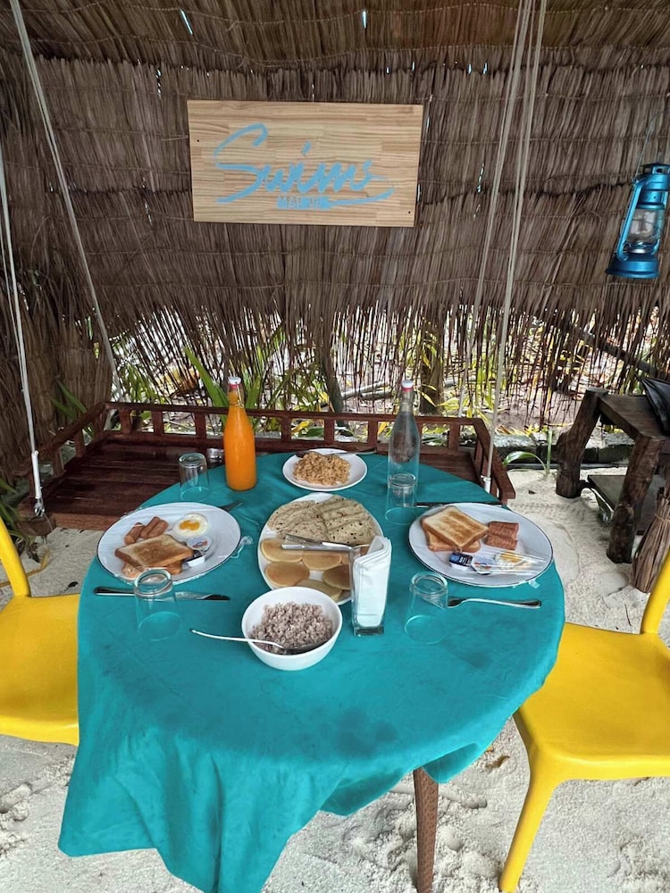 swims maldives
