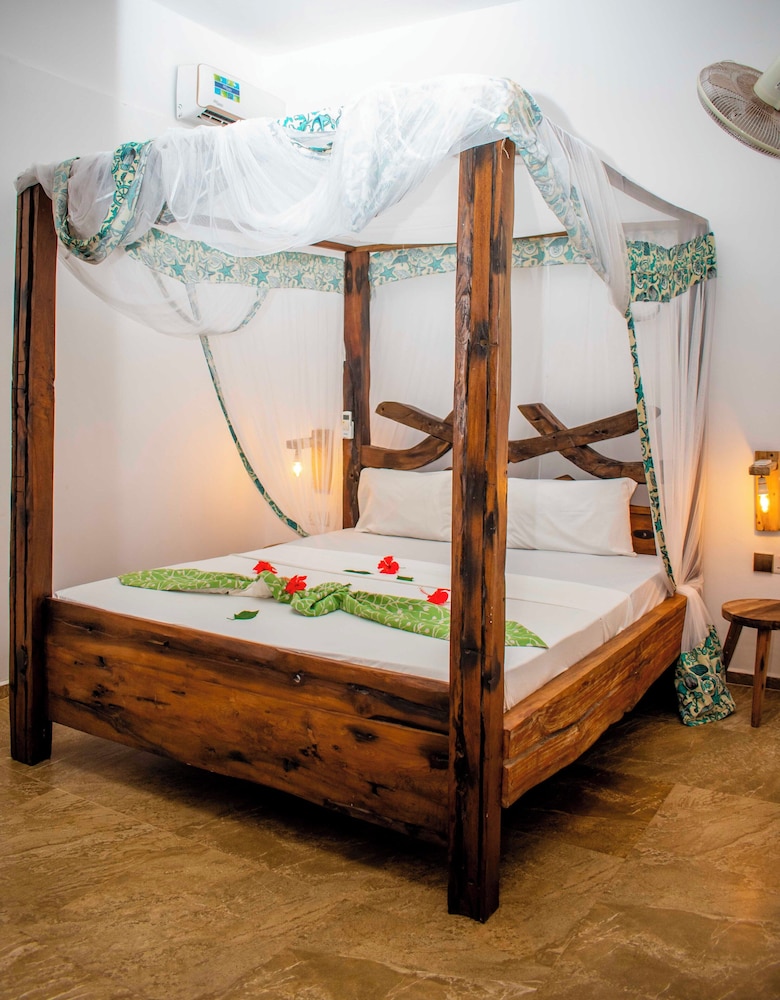 Pazuri Kendwa Beach Hotel