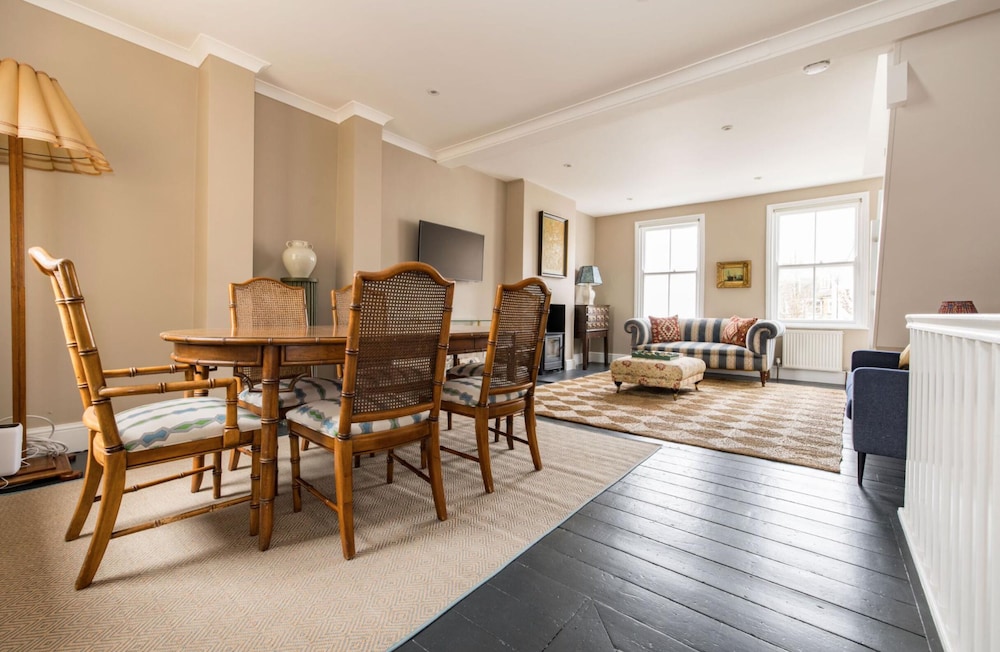 The Thames Embrace 3 BR & Garden House
