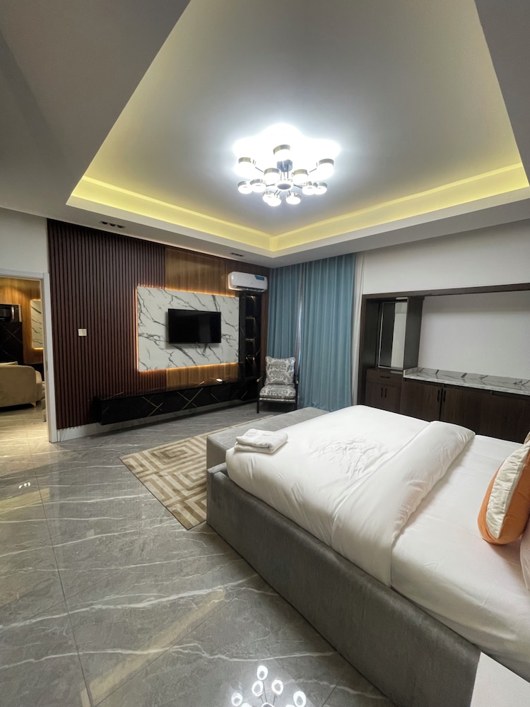Sujimoto Residences Precious
