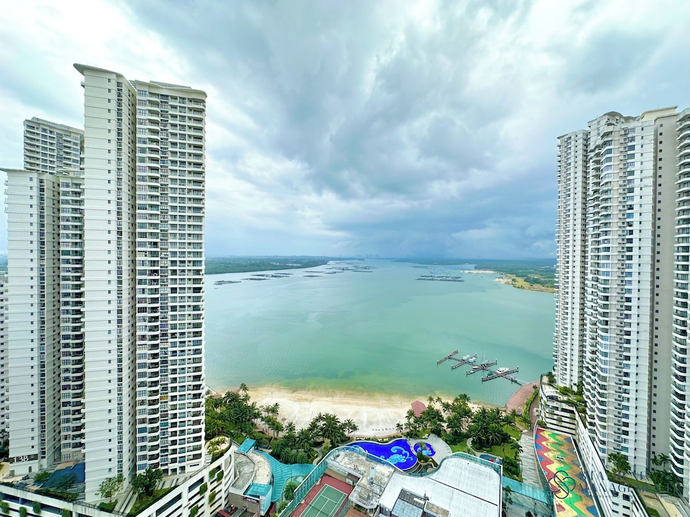 Country Garden Danga Bay Sea View Homestay by Stayrene