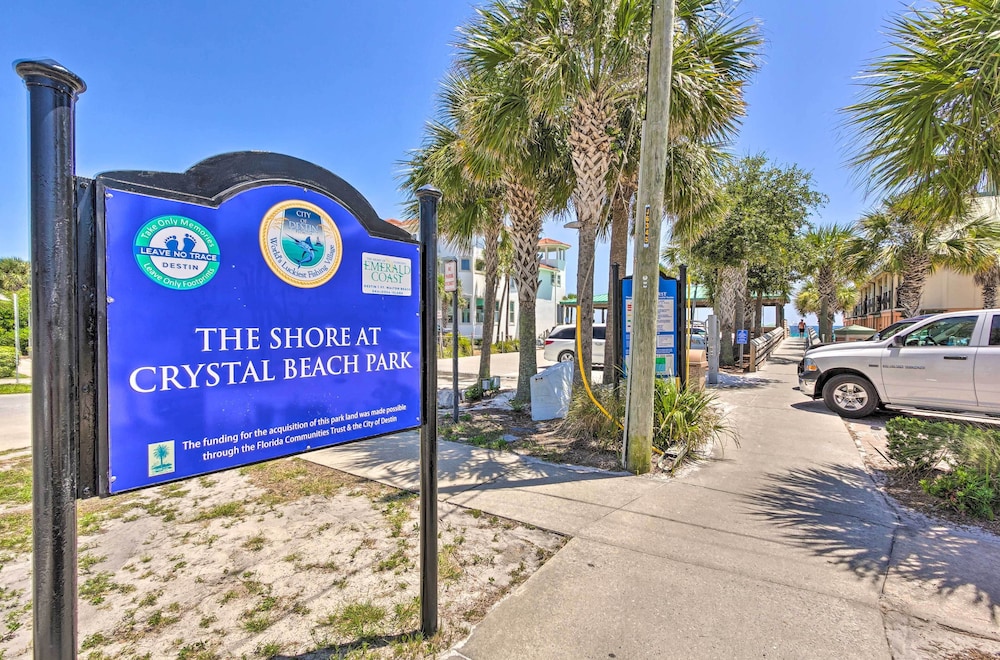 Grand Destin Getaway - Walk a Block to the Beach!