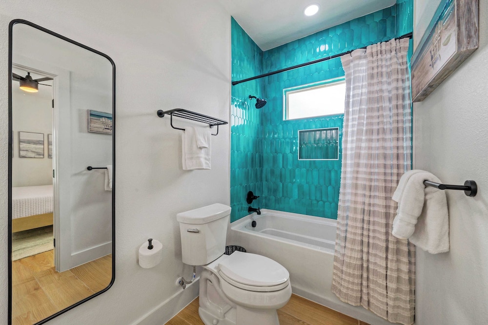 Sleeps 24 2 Homes, Priv Pool, Swing Bar, Patio Lounge Near Nature Preserve
