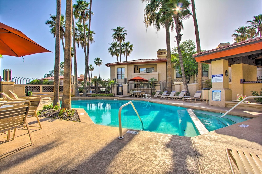 Hike & Golf! Townhouse w/ Resort Perks in PHX