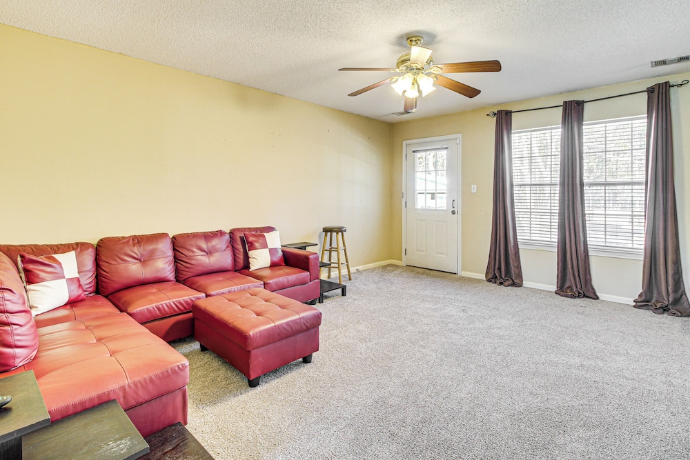 3 Mi to Hunter Army Airfield: Home w/ Serene Deck