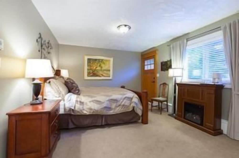 Creekside B & B