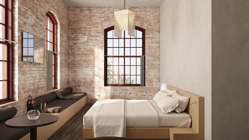 Pocketbook Hotel and Bath