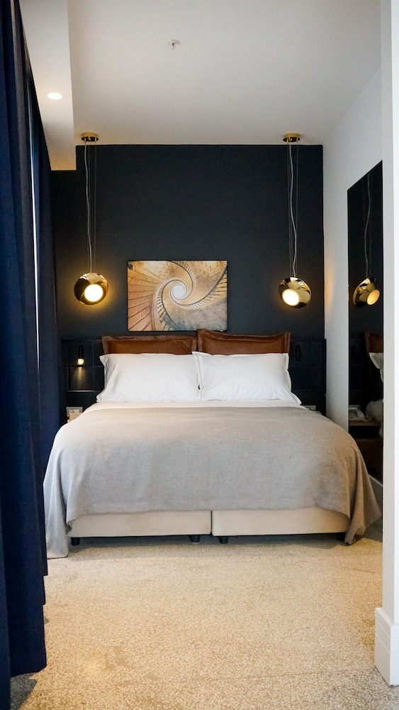 Maroon Tomtom - Image 7