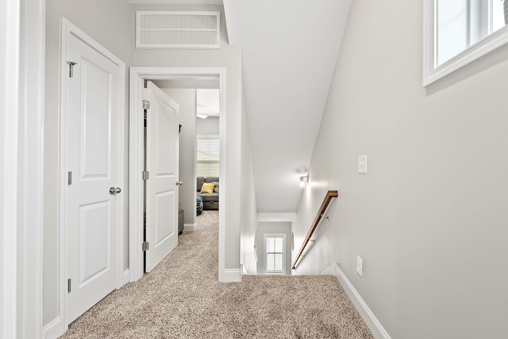 Adam's Downtown Retreat w/ Rooftop Access