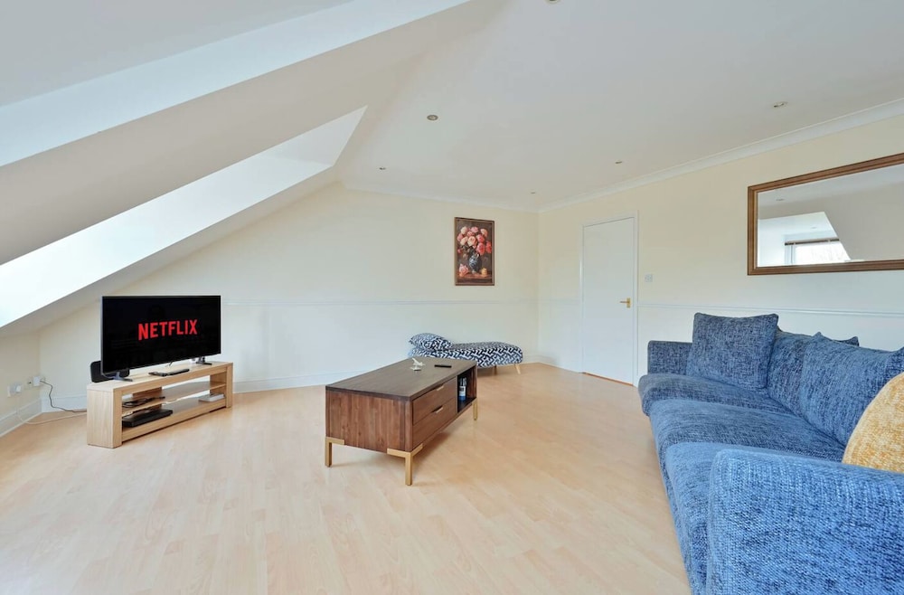 Apartment - Sleeps3 - Close to Warner Bros Studios