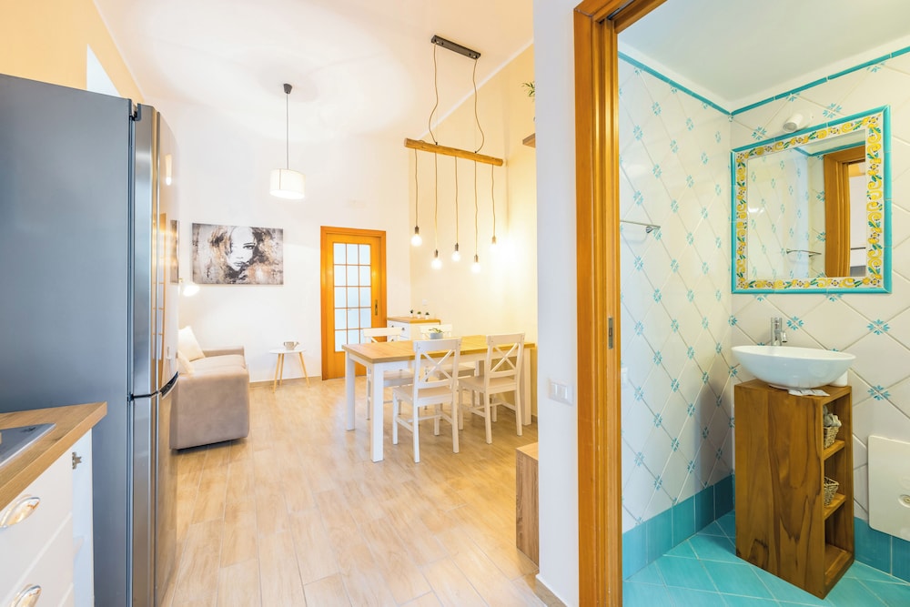 Smooth Vibes at Chiaia by Napoliapartments