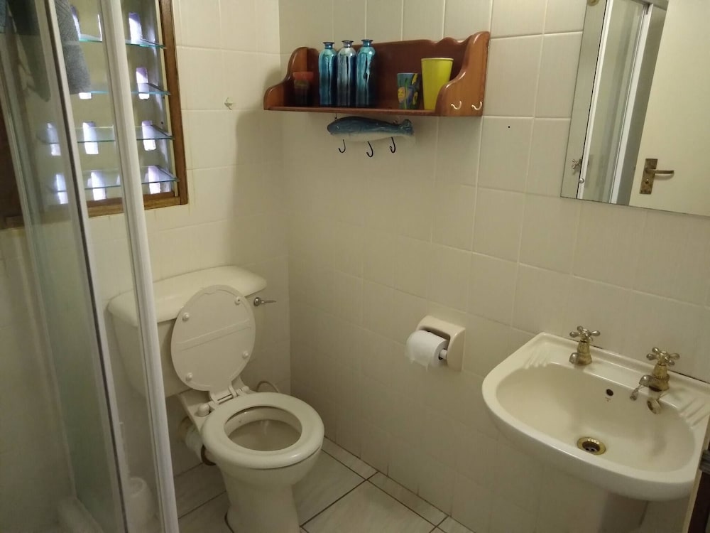 Tranquil Beach House in Southbroom Are, Marina Beach, With Stunning Lagoon Views