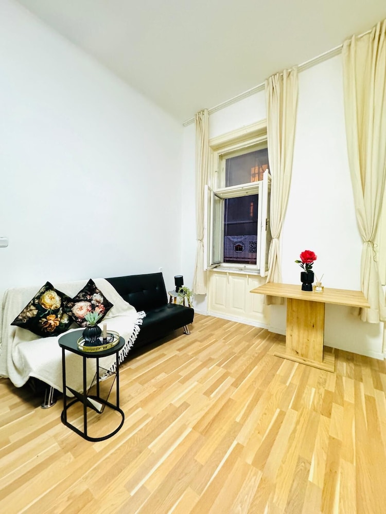Stylish Contemporary Stay Stadthalle