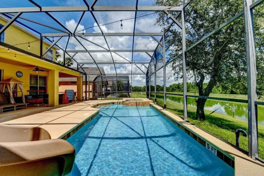 Mickey's Island Escape - 6 Bedroom w/ Pool Slide 6 Villa