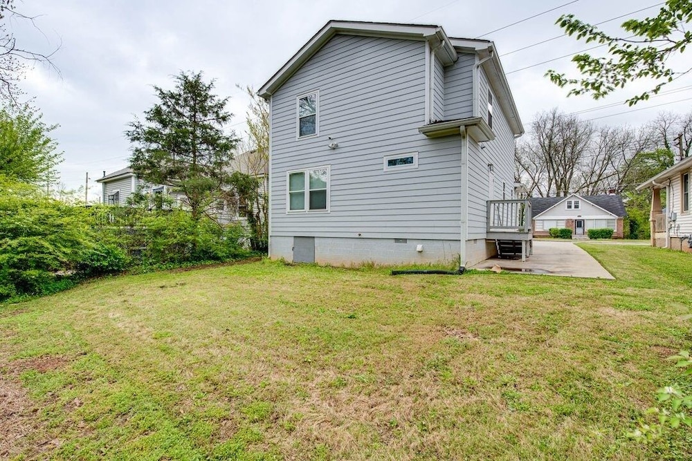 Spacious Family Retreat Near Airport 5 Bedroom Home