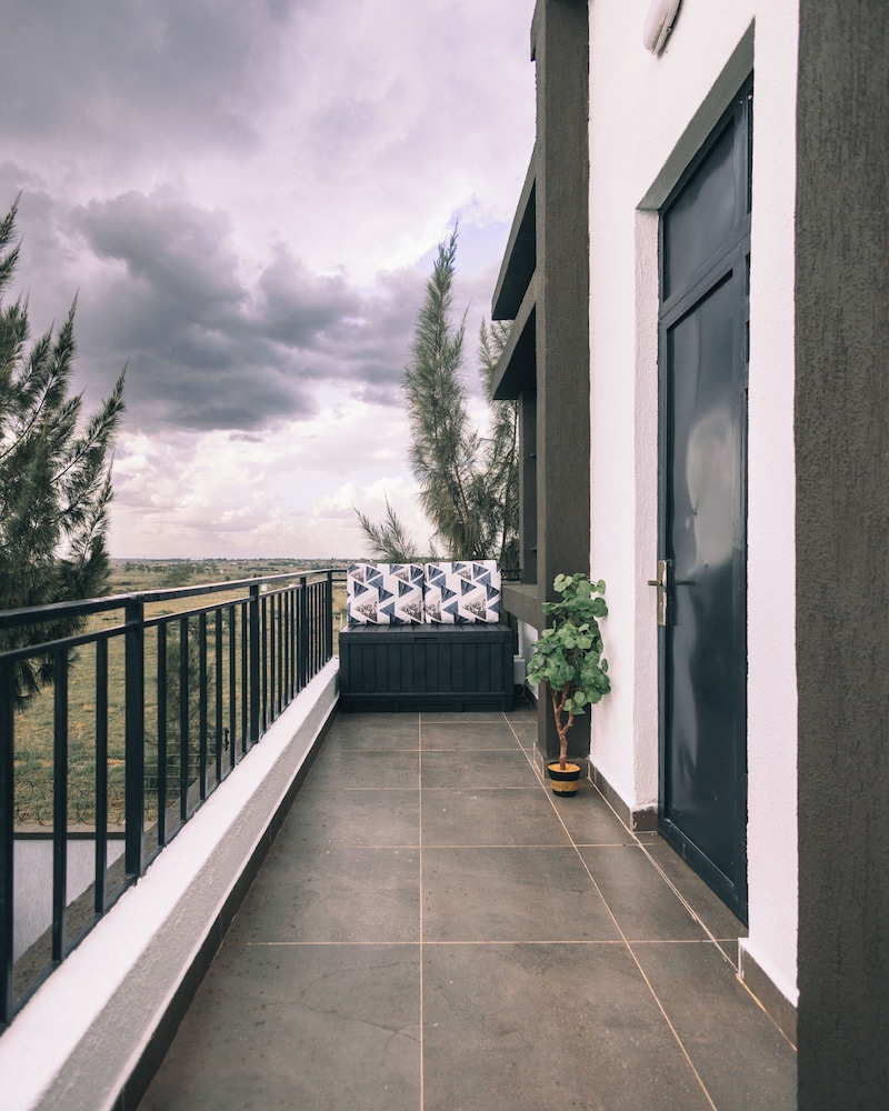 Skyhut Boutique House
