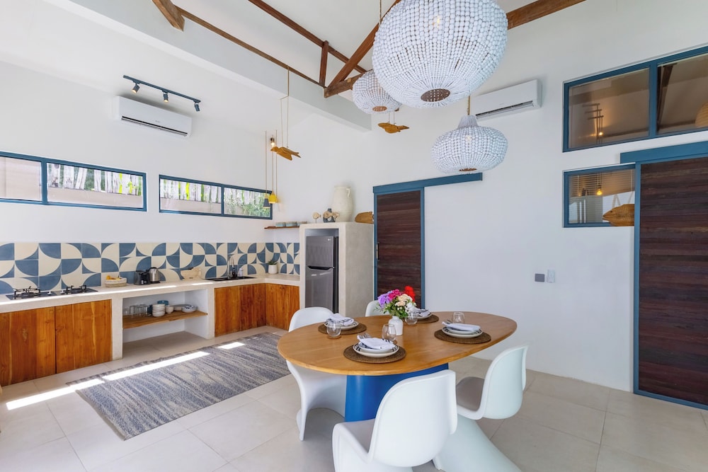 Santorini Suites