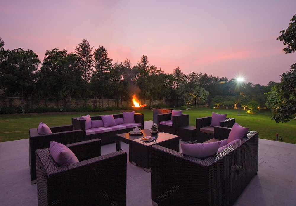 ELIVAAS 5-BHK with Luxe Mudhouses, Tents, Pond & Pvt Pool | Kaimalgarh Farmstay