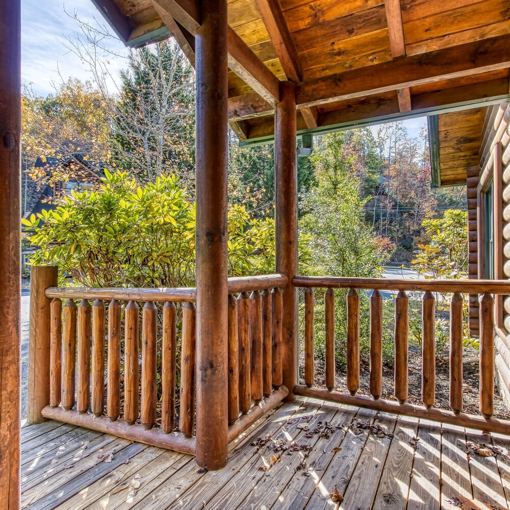 Dog Friendly Romantic Mtn Getaway Hot Tub Pool view 4