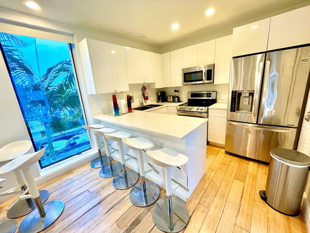 Luxury South Beach Private Apartments - Image 4