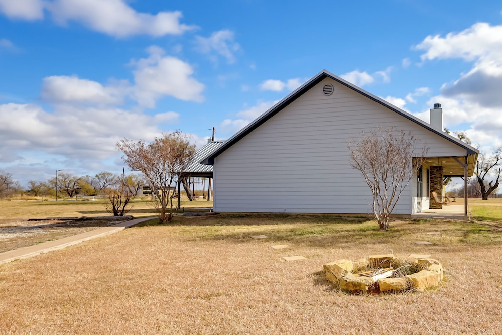 Private Hot Tub & Pickleball Court: Baird Home!
