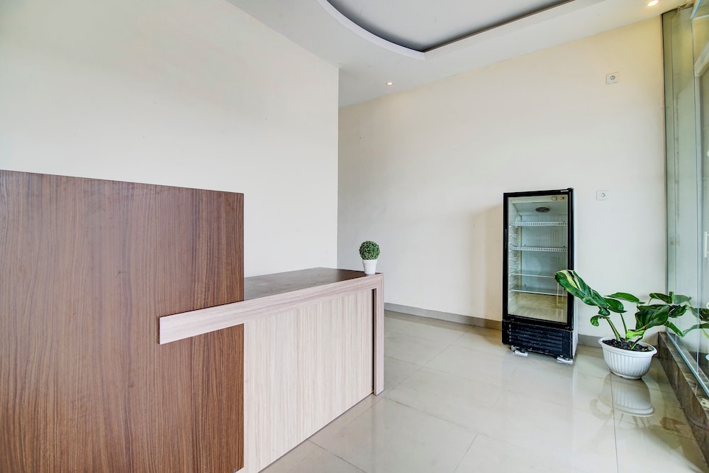 Capital O Pusat Kota Pekanbaru Near Mall Living World Formerly Radja Homestay