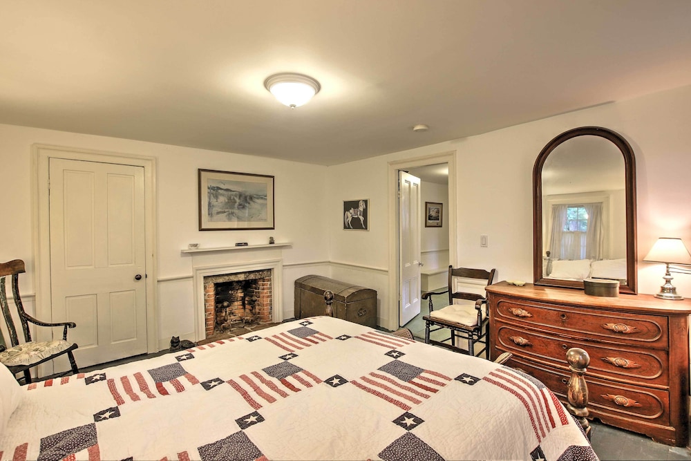 Historic Huntington Home - Walk to Westfield River view 4