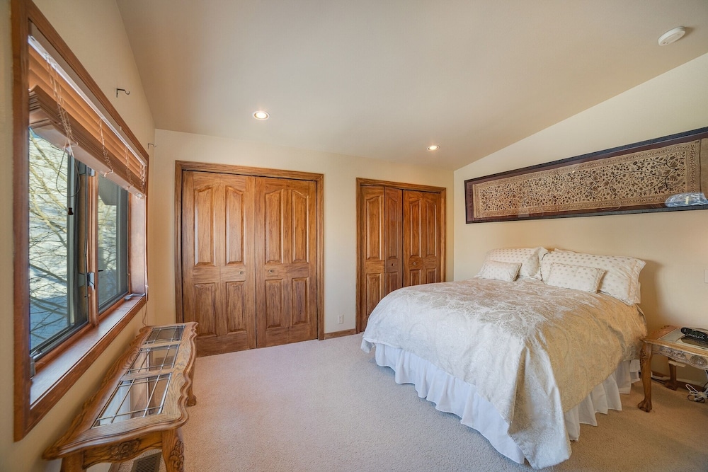 Ketchum Vacations - Spectacular Sun Valley View Home On Two Acres With Access To Private Lake 3 Bedroom Home by RedAwning - Property Image 5