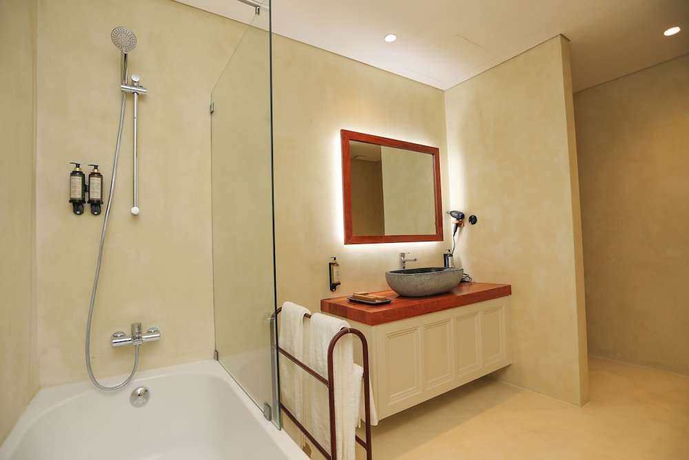 Mumba Lodge by Flow