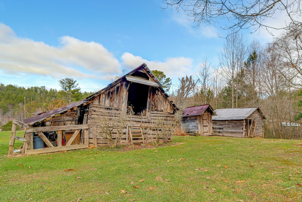 30 Acres of Mountainside Peace: Home in Marble
